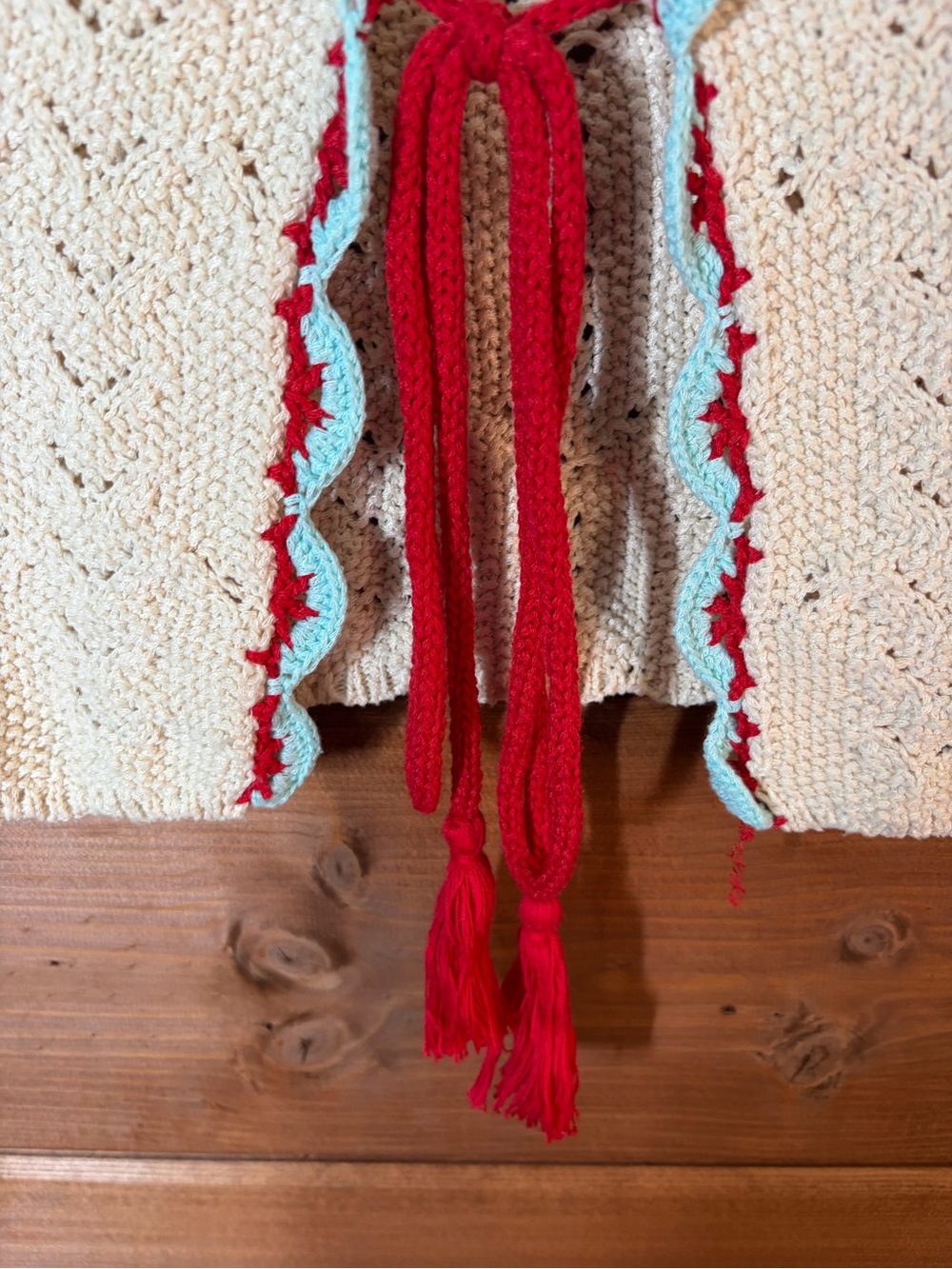 Cotton On Cream Cropped Crochet Vest with Red & Aqua Trim Size Small ๐โค๏ธ - Picture 4 of 7